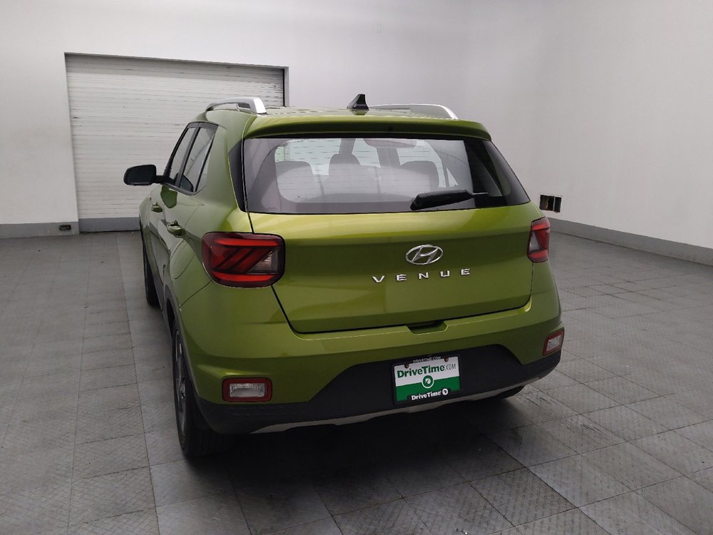 Used 2022 Hyundai Venue SEL FWD image 5