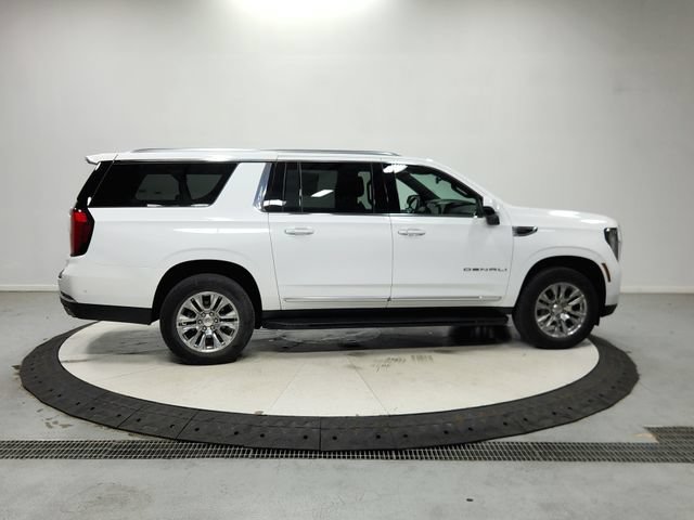 Used 2025 GMC Yukon XL Denali RWD image 9