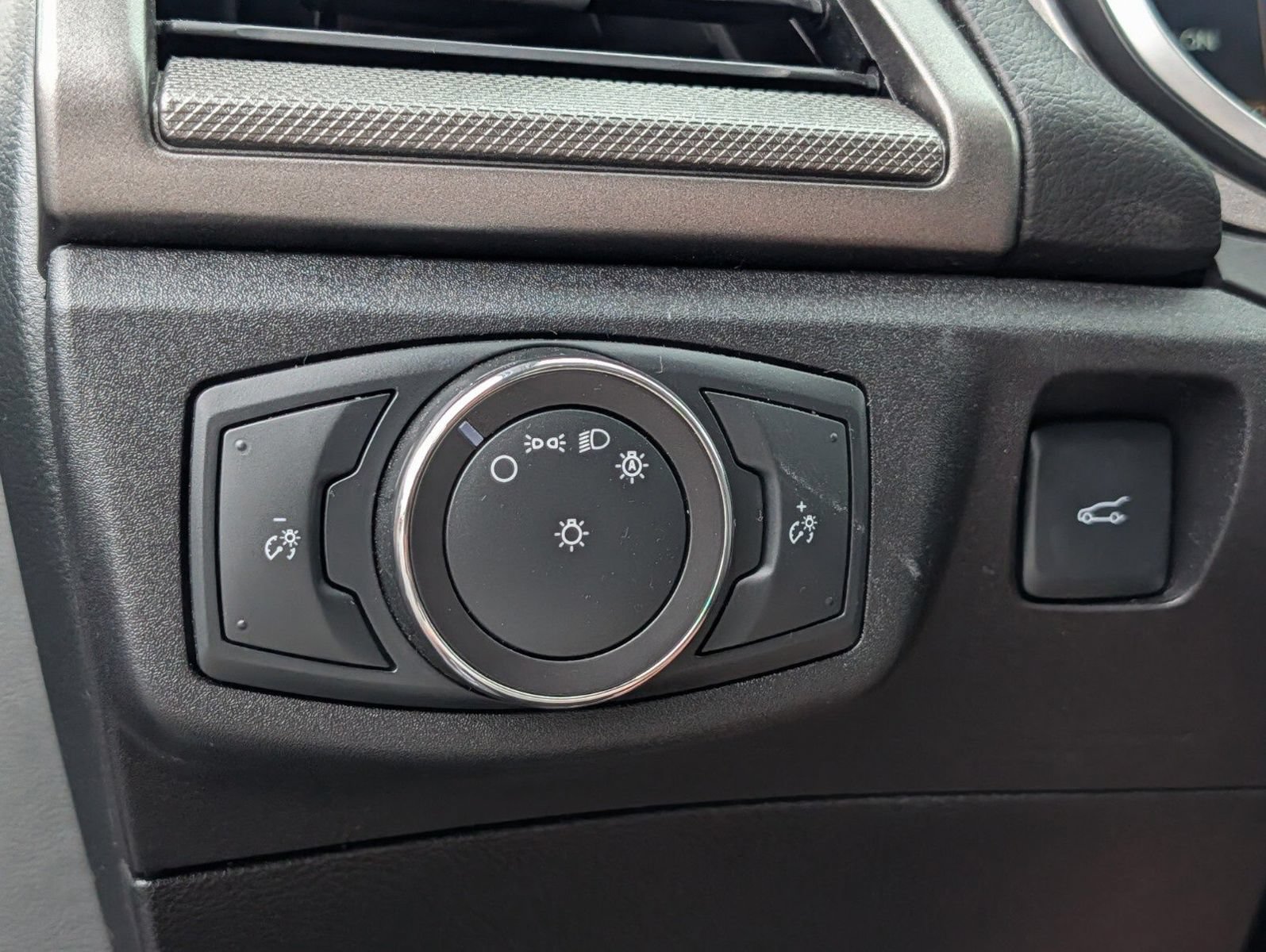 Used 2018 Ford Fusion S FWD image 10