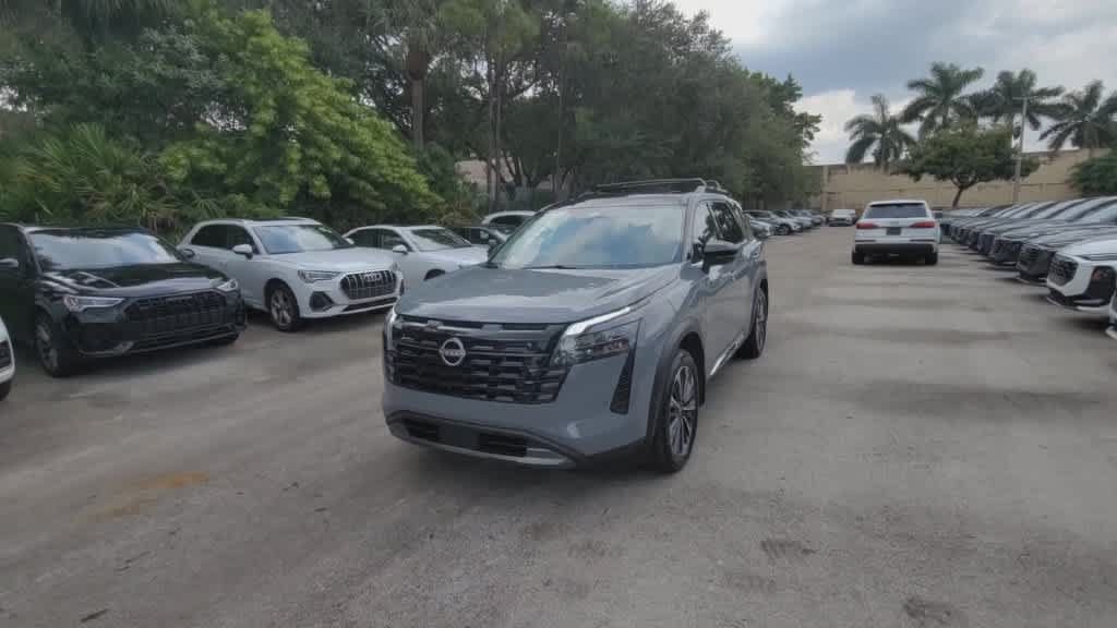 Used 2026 Nissan Pathfinder Platinum FWD image 3
