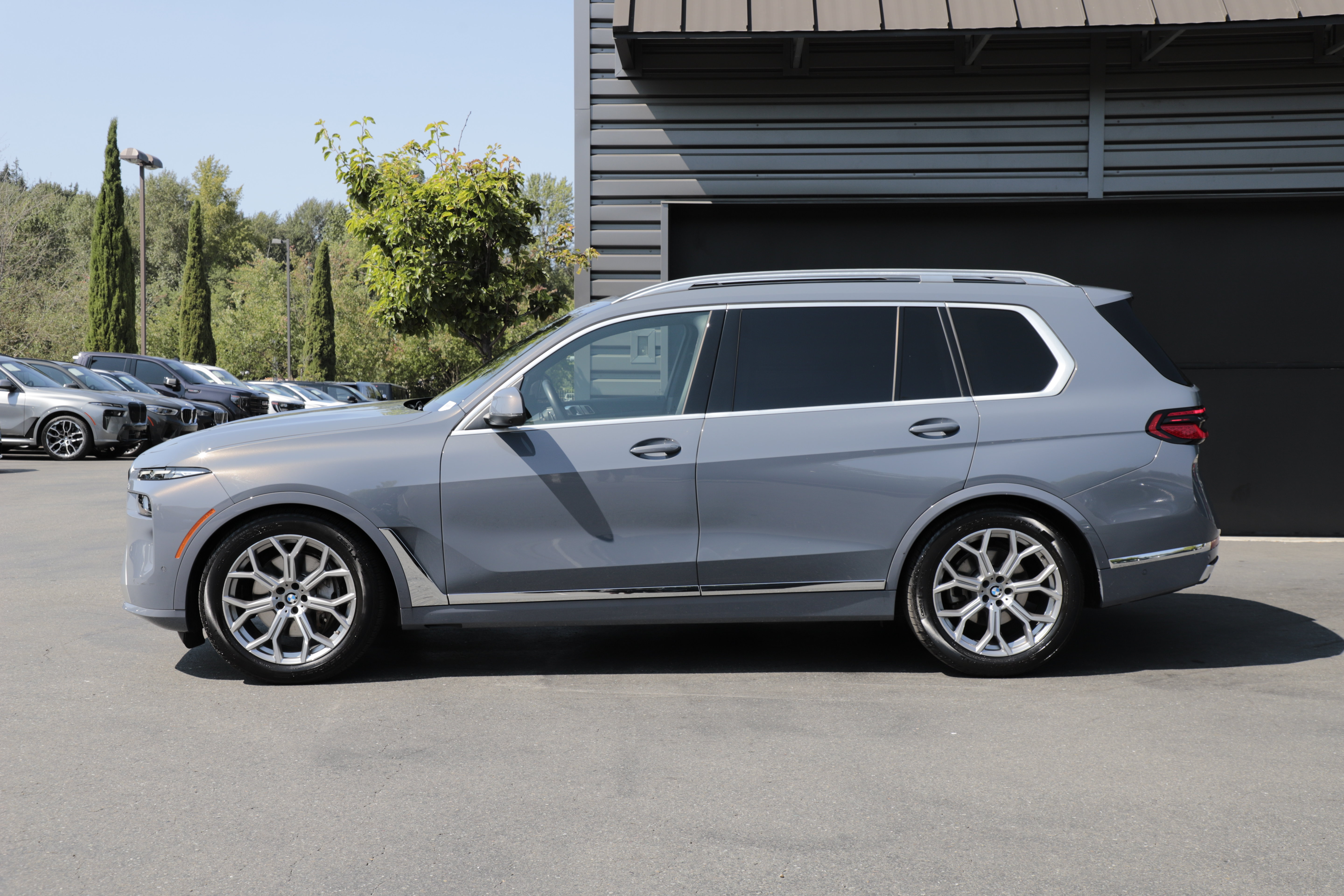 Used 2024 BMW X7 xDrive40i w/ Executive Package AWD/4WD image 7