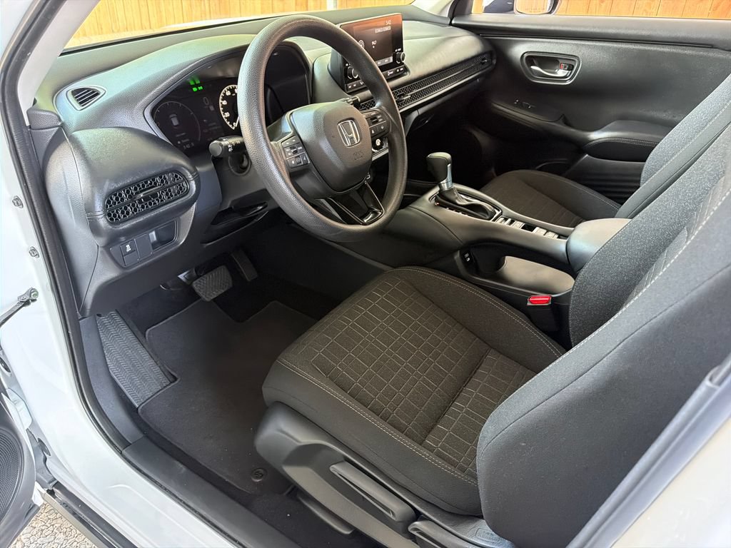 Used 2025 Honda HR-V LX image 2