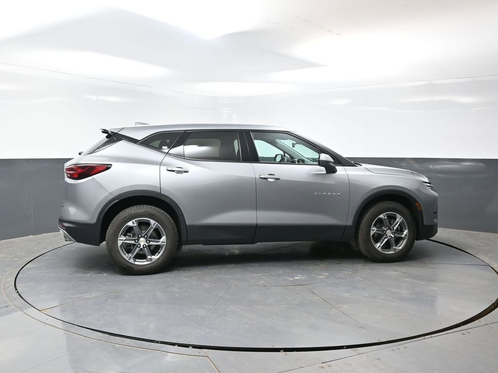 Used 2023 Chevrolet Blazer LT AWD/4WD image 3