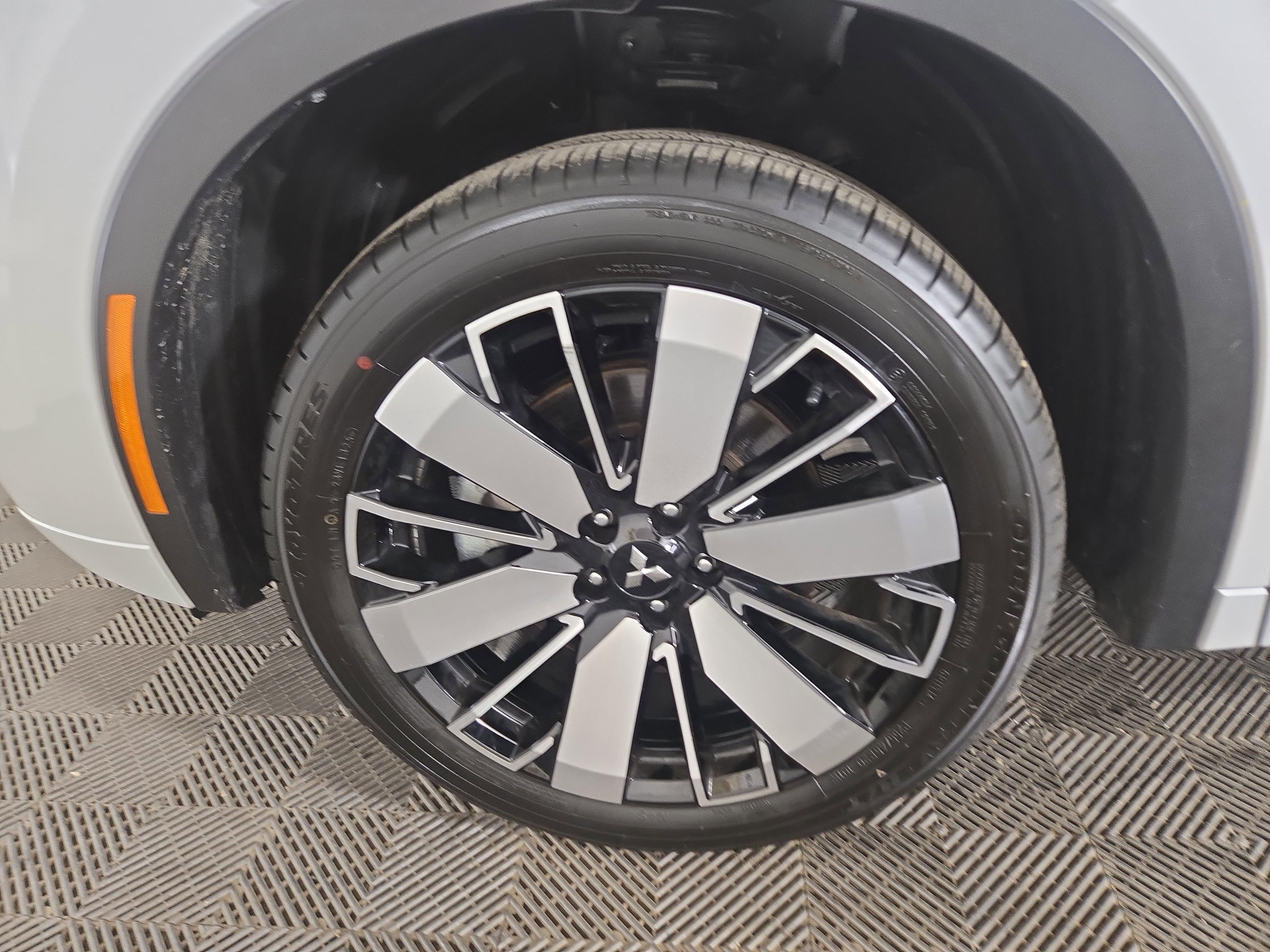 Used 2025 Mitsubishi Outlander SEL image 36