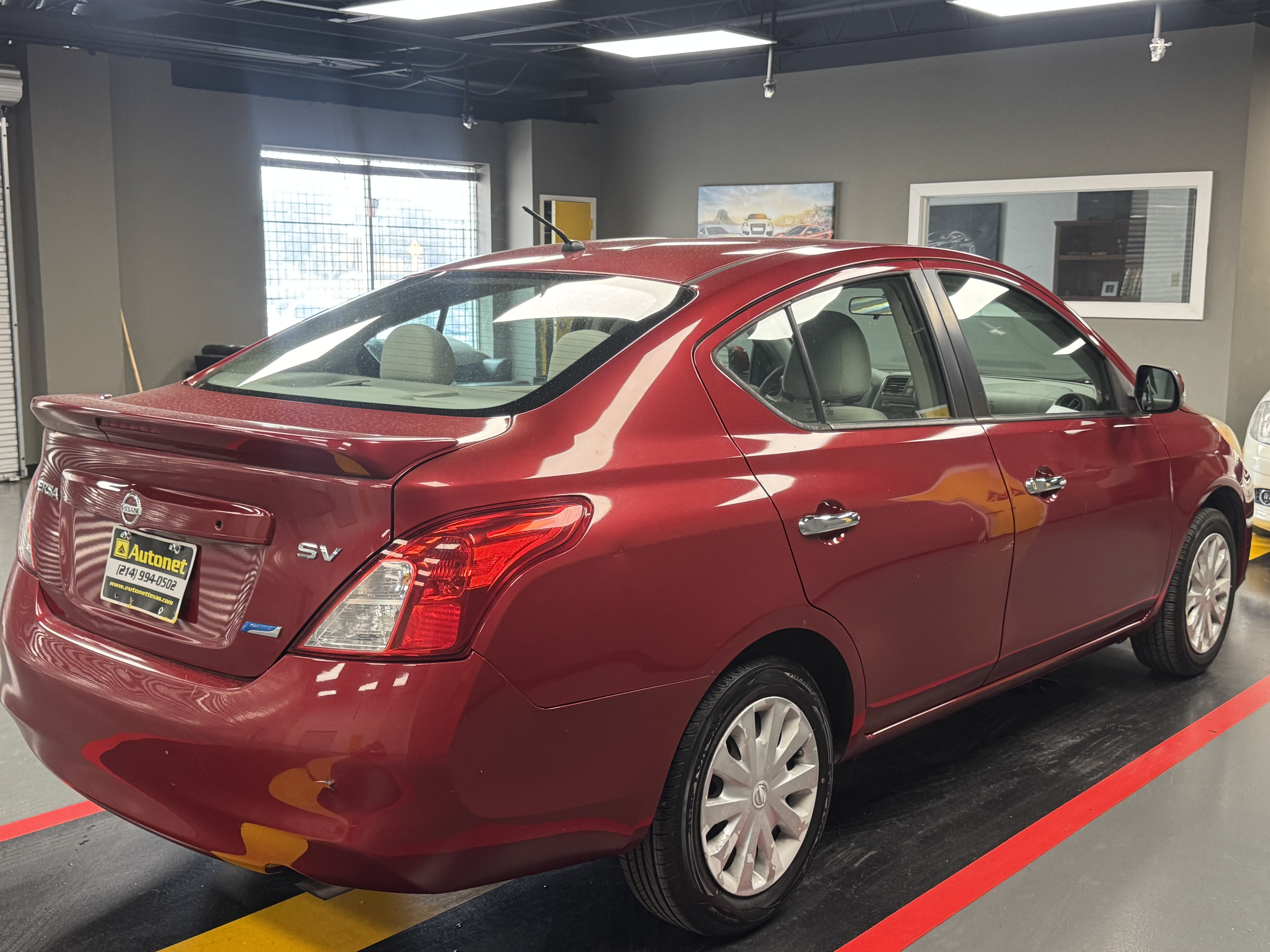 Used 2013 Nissan Versa SV FWD image 5