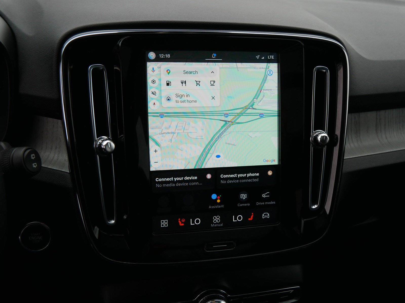 Used 2025 Volvo XC40 B5 Plus image 22