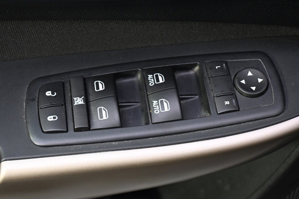 Used 2017 Jeep Cherokee Latitude w/ Safety/Convenience Group image 23