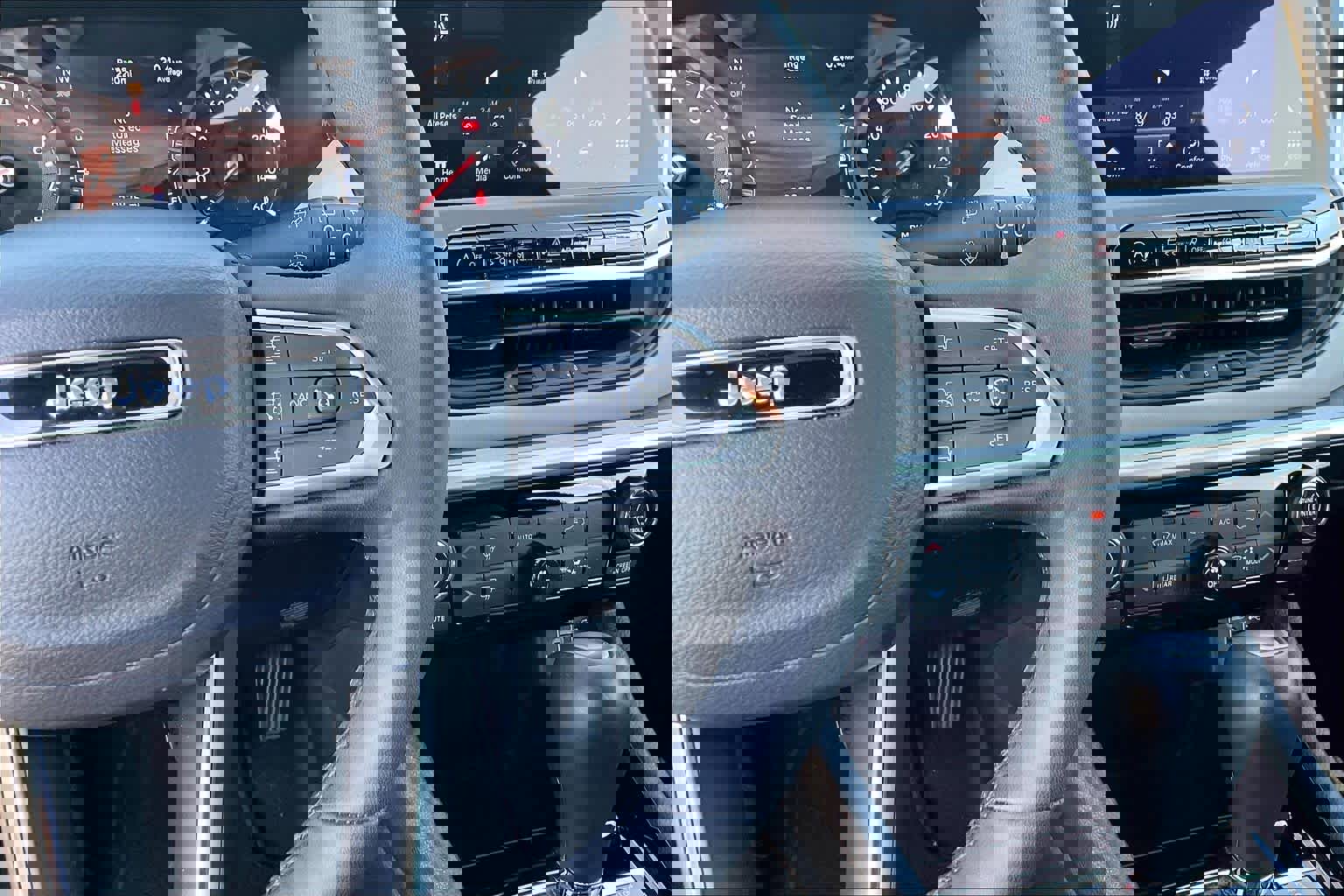 Used 2025 Jeep Compass Limited image 24