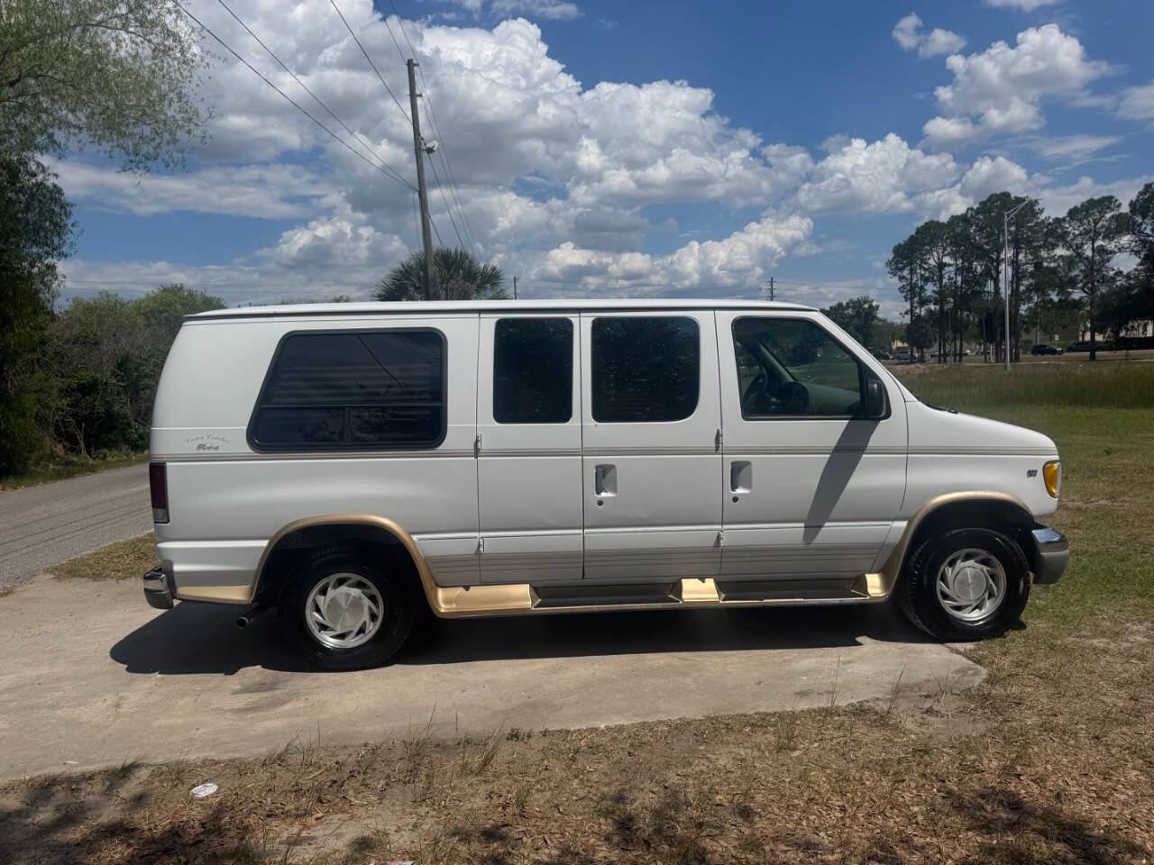 Used 1997 Ford E-150 and Econoline 150 RWD image 5