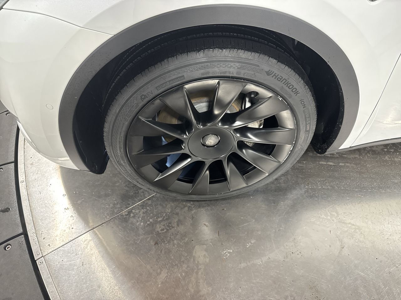 Used 2021 Tesla Model Y Long Range image 2
