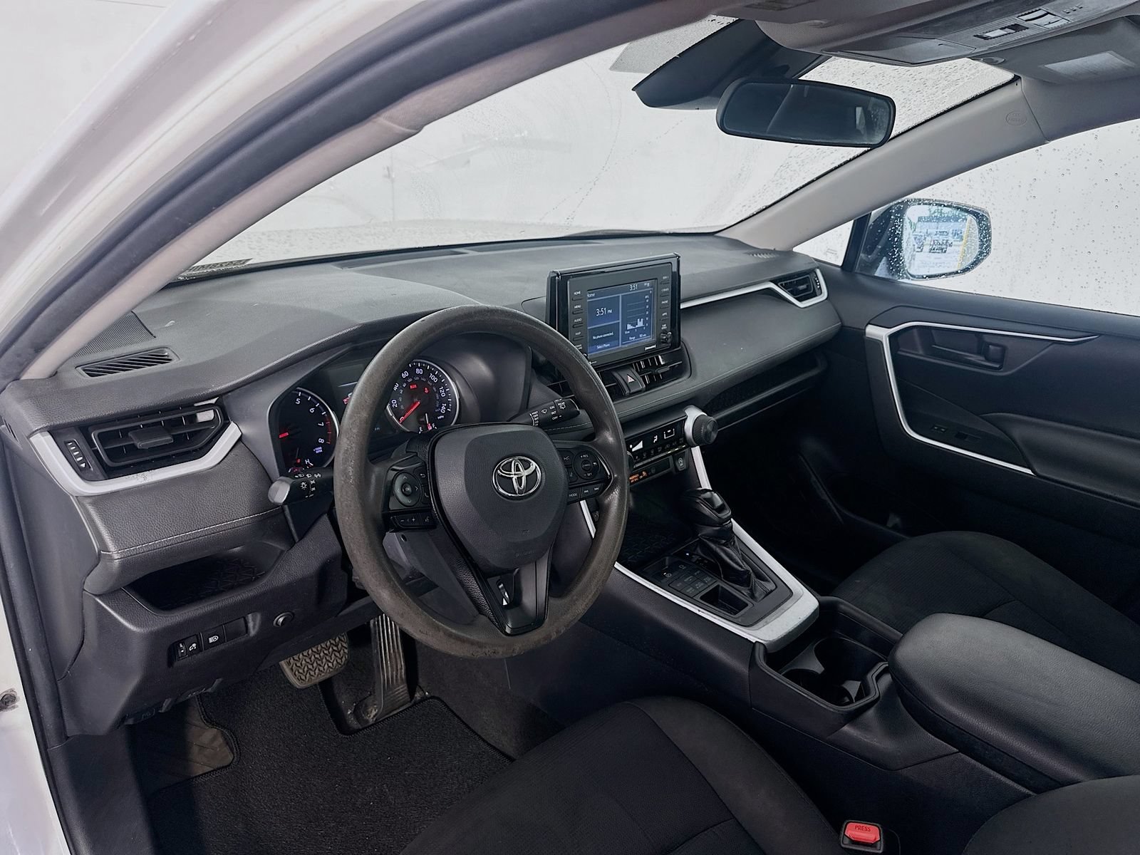 Used 2021 Toyota RAV4 LE AWD/4WD image 9