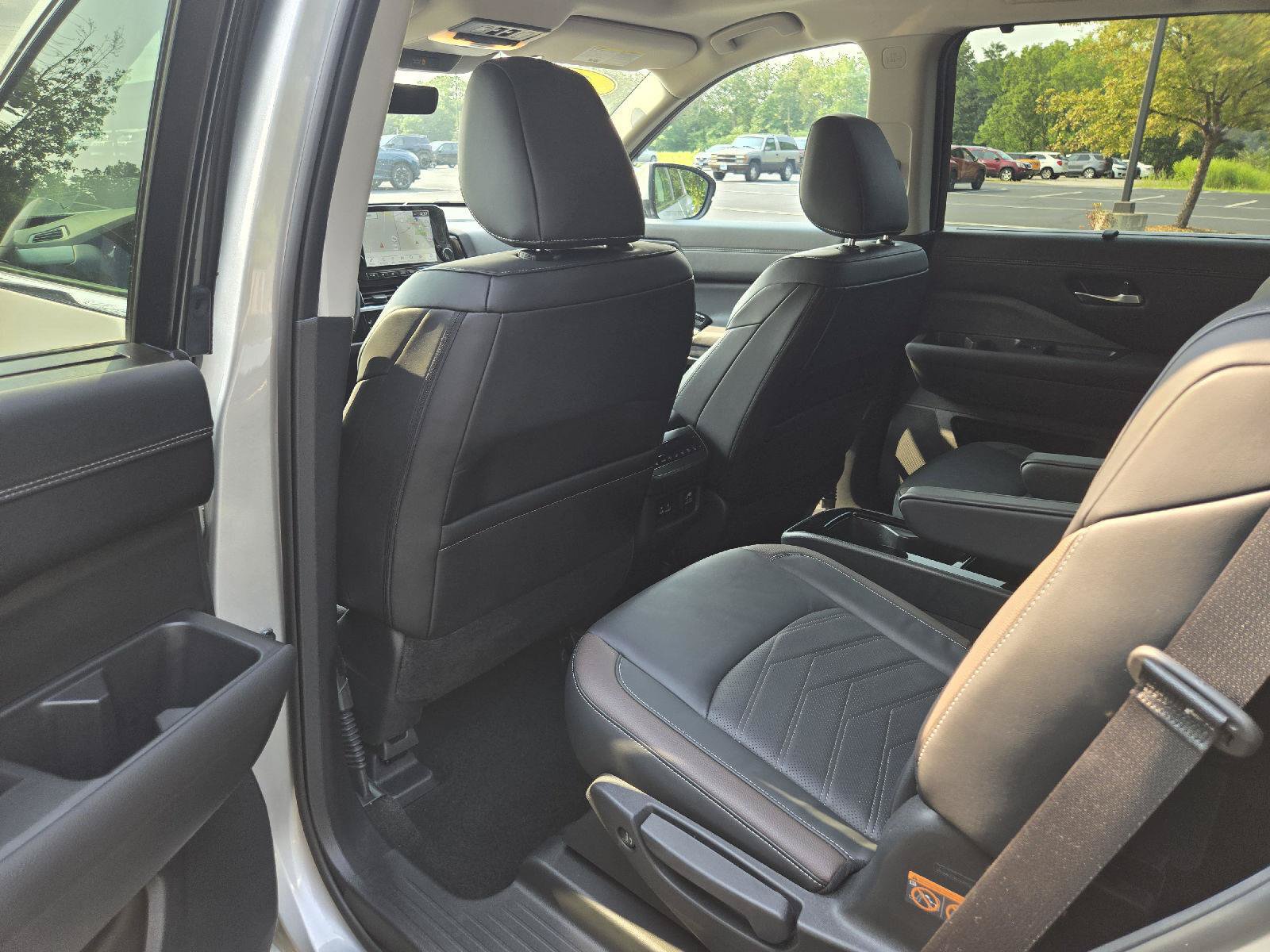 Used 2025 Nissan Pathfinder Platinum AWD/4WD image 26