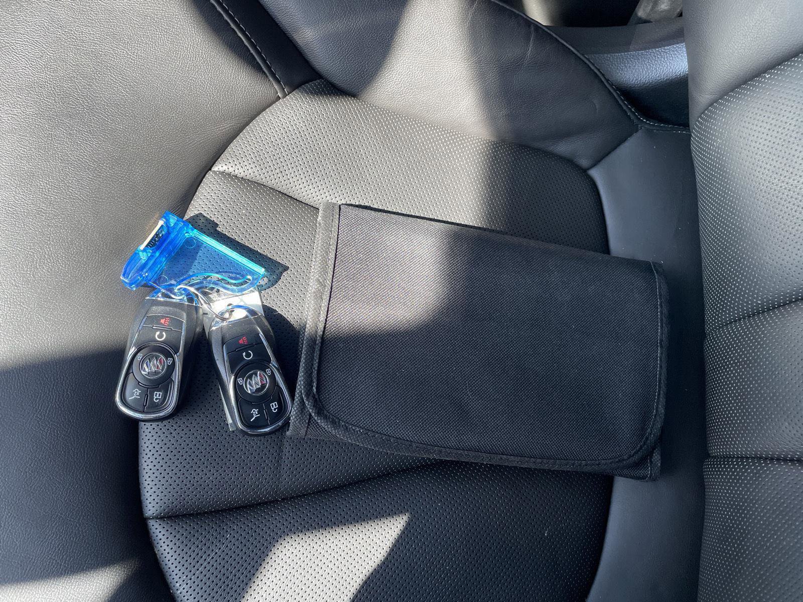 Used 2020 Buick Envision Premium w/ Driver Confidence Package image 29