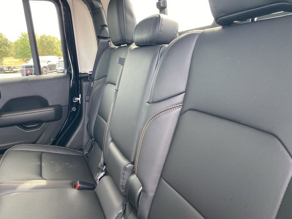 Used 2025 Jeep Gladiator High Tide image 33