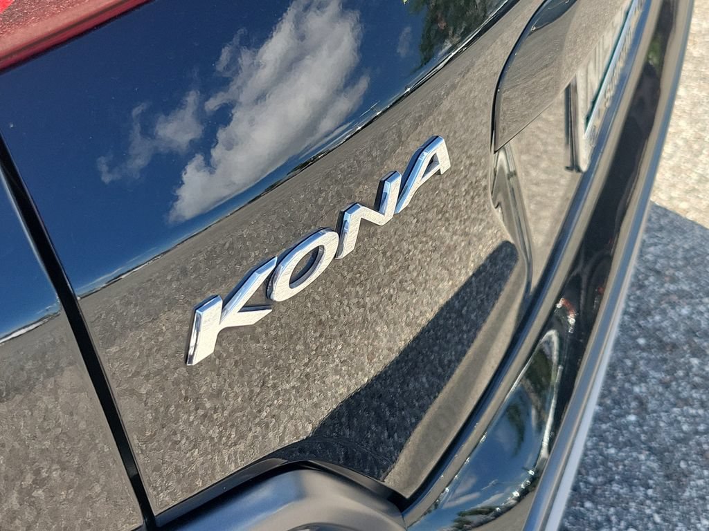 Used 2021 Hyundai Kona Limited FWD image 6