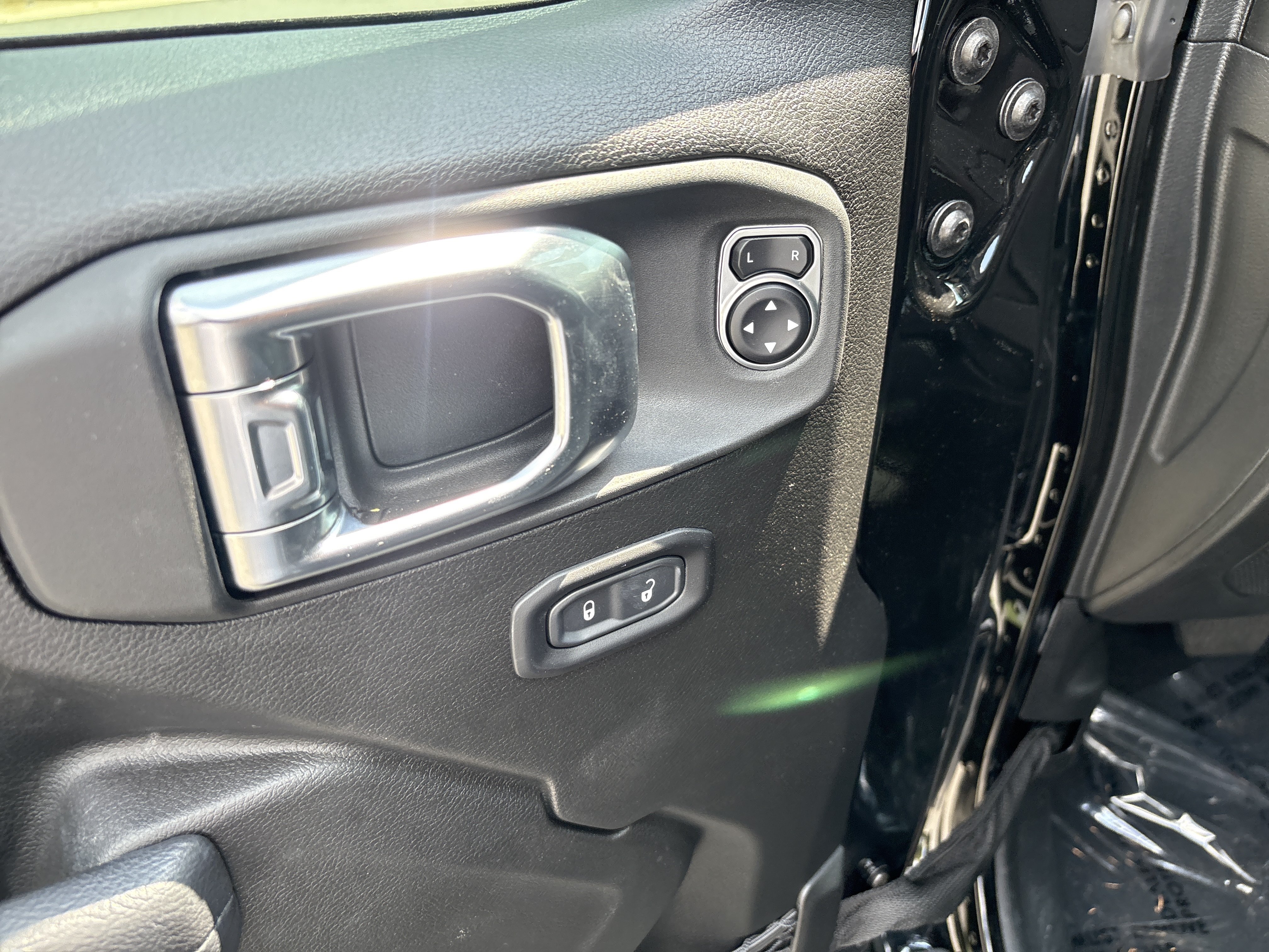 Used 2025 Jeep Gladiator Sport AWD/4WD image 16