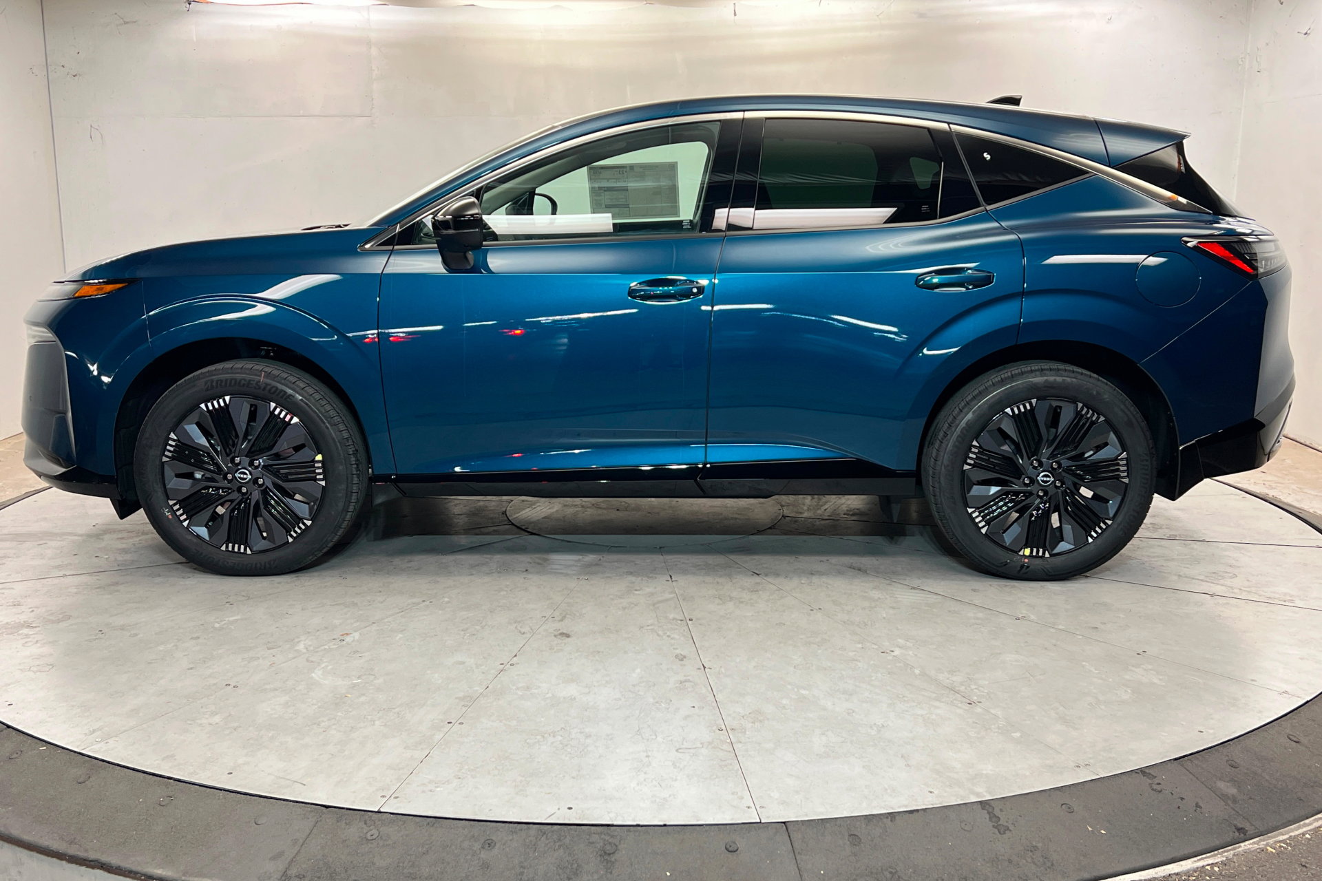 New 2026 Nissan Murano Platinum w/ Cargo Package AWD/4WD image 2
