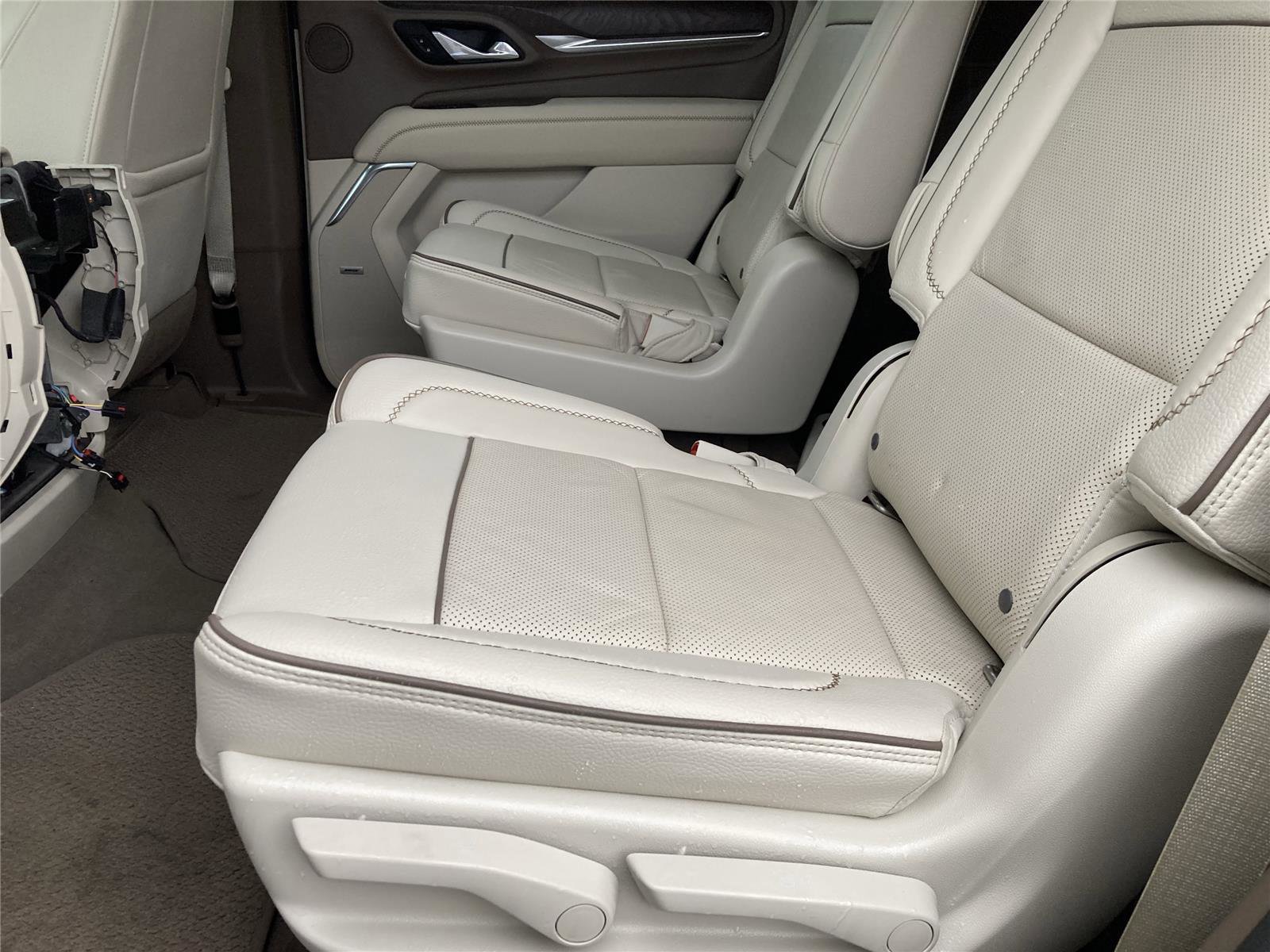 Used 2021 GMC Yukon Denali w/ Denali Premium Package image 25