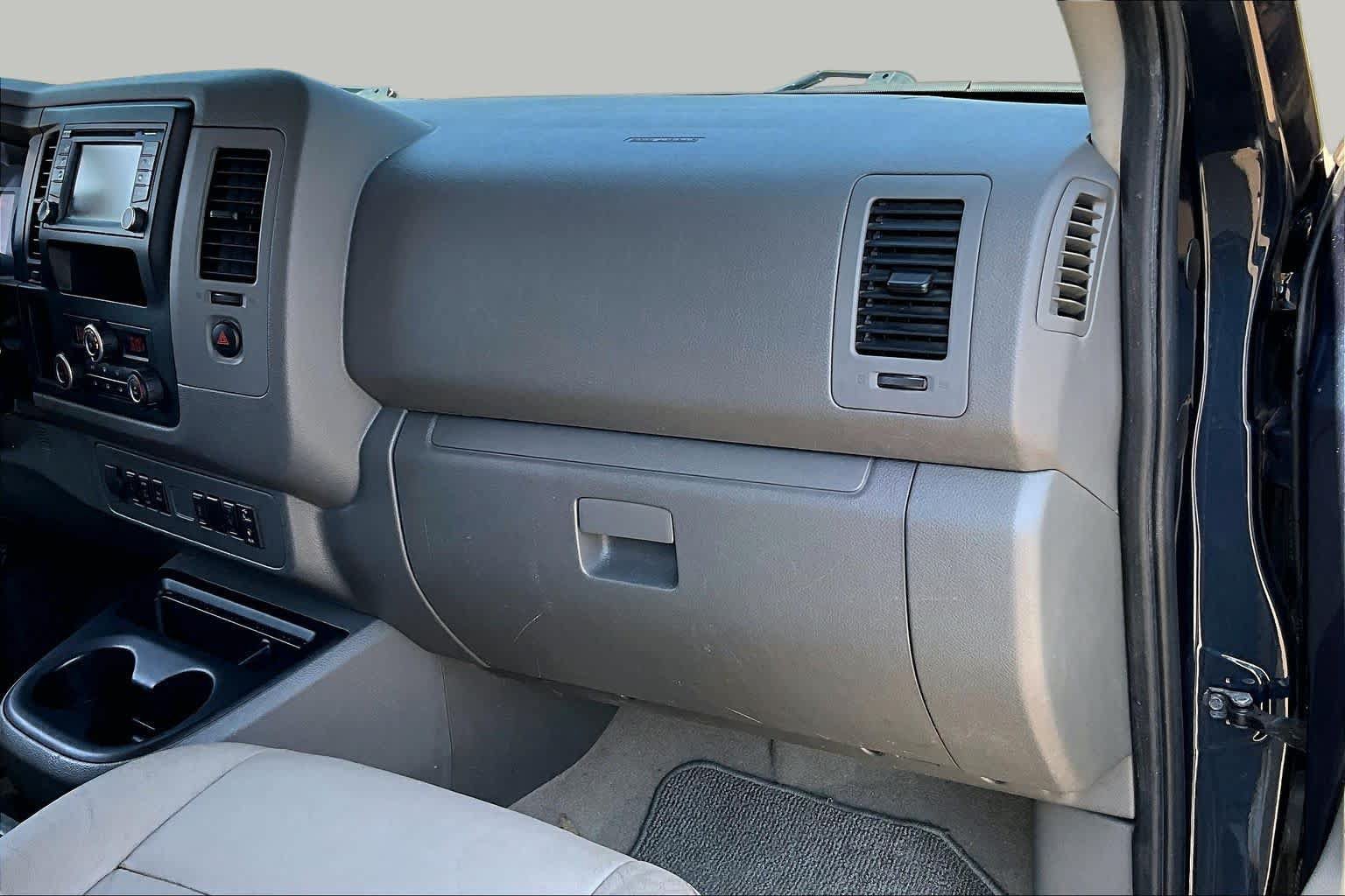 Used 2016 Nissan NV 3500 SL RWD image 15