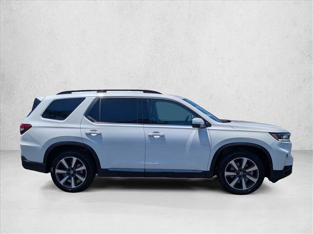 Used 2025 Honda Pilot Touring image 4