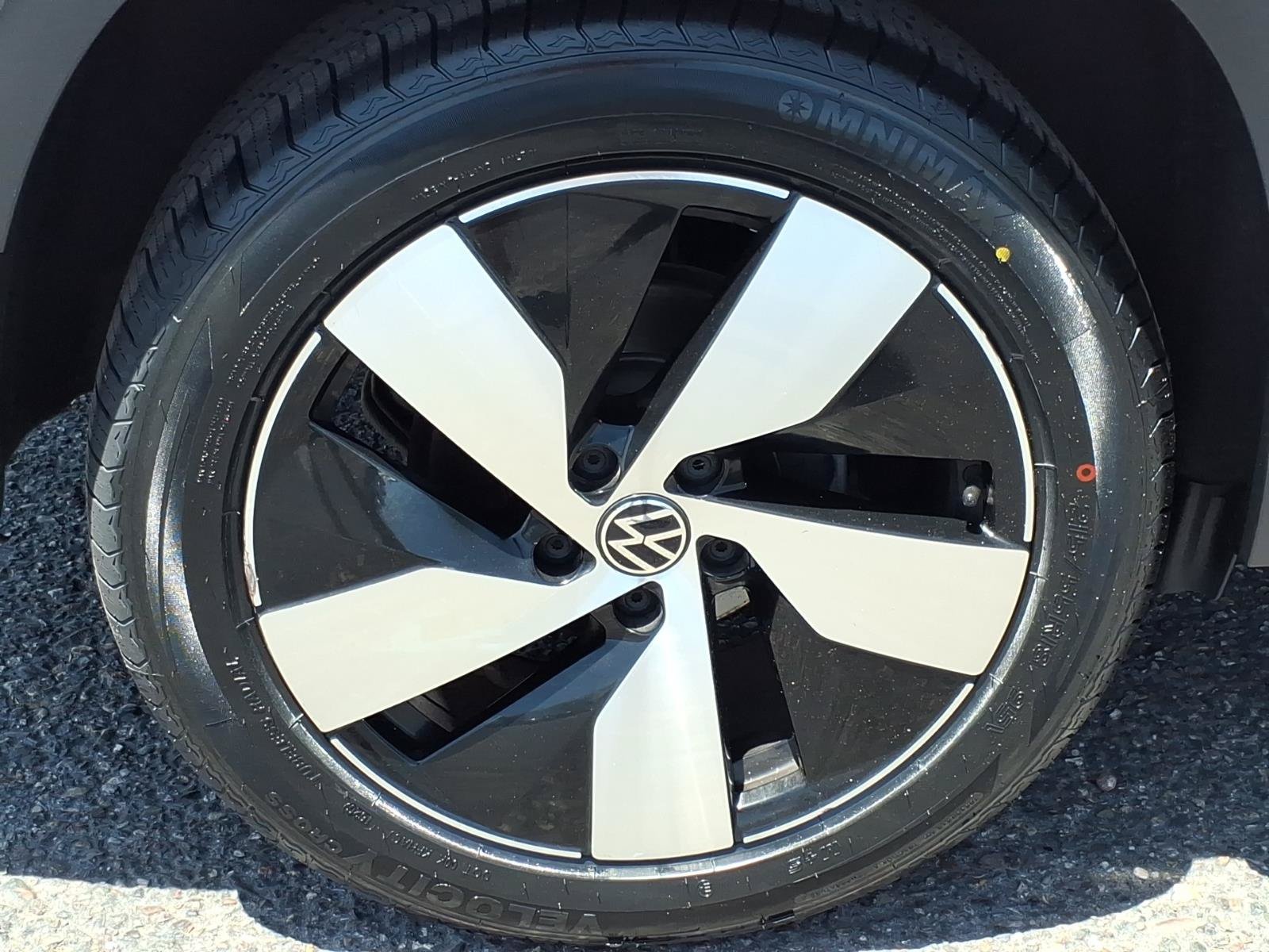 Certified 2025 Volkswagen Taos S AWD/4WD image 9