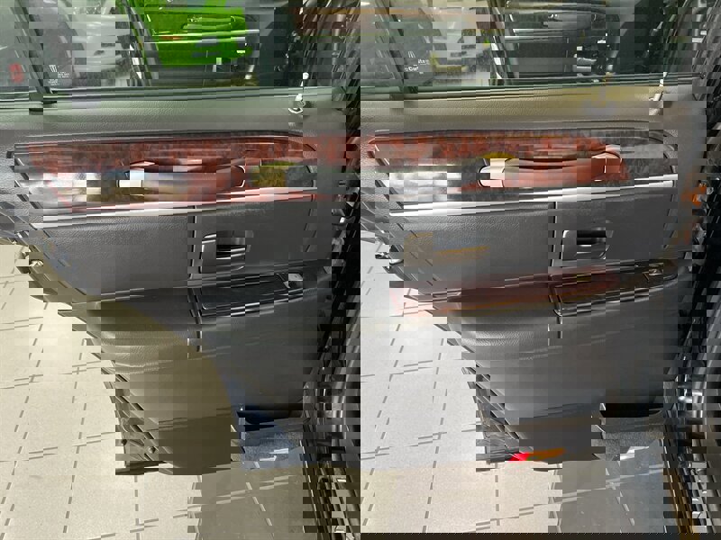 Used 2009 Lincoln Town Car Signature Limited image 17