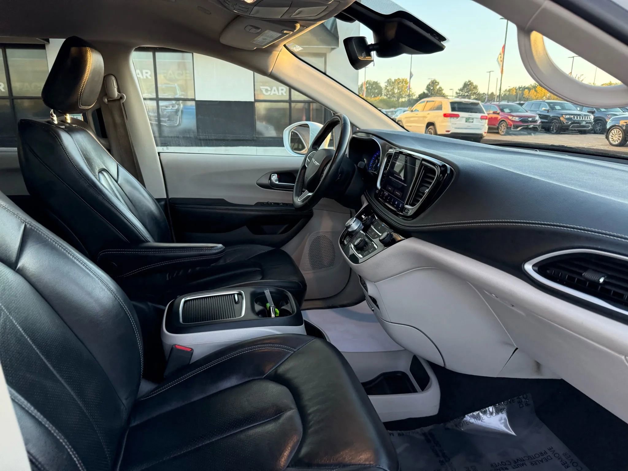 Used 2022 Chrysler Pacifica Touring-L image 32