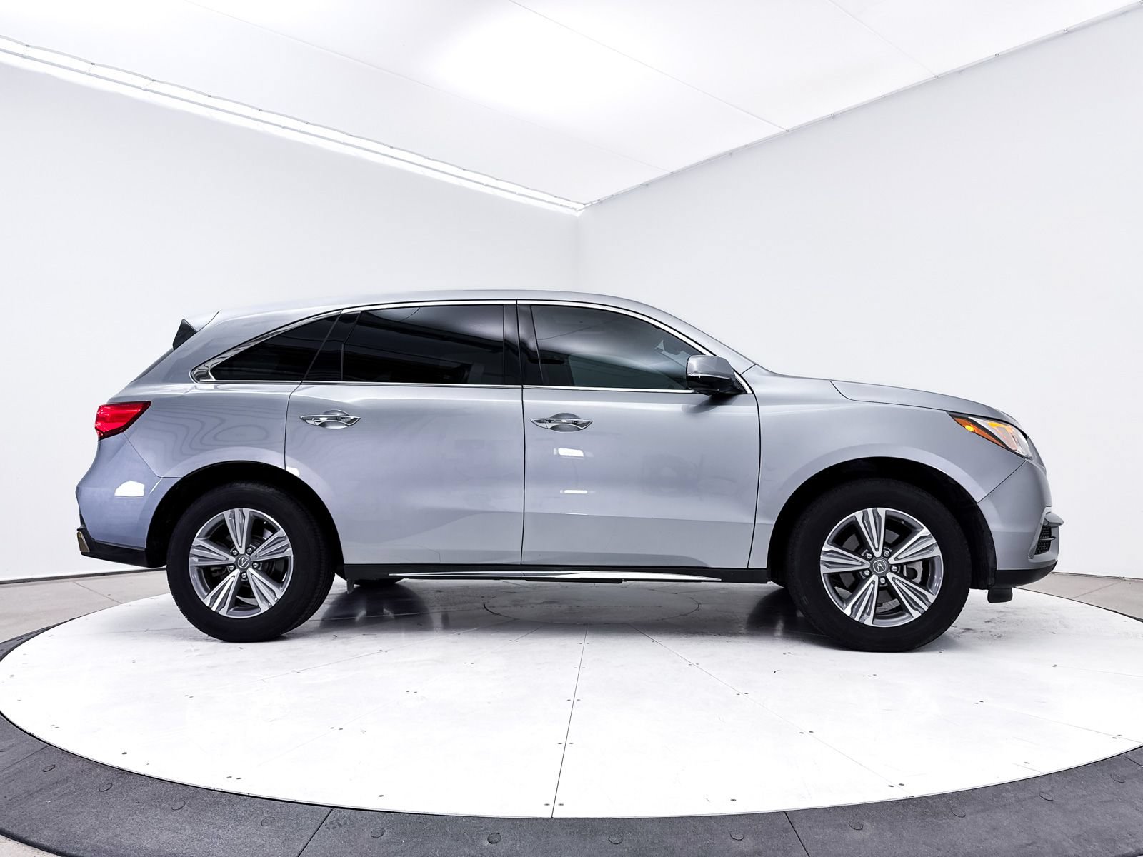 Used 2020 Acura MDX FWD image 32