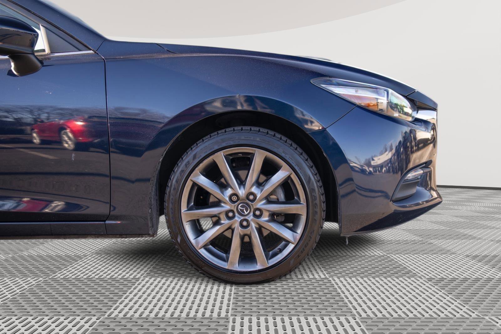 Used 2018 MAZDA MAZDA3 Touring image 23