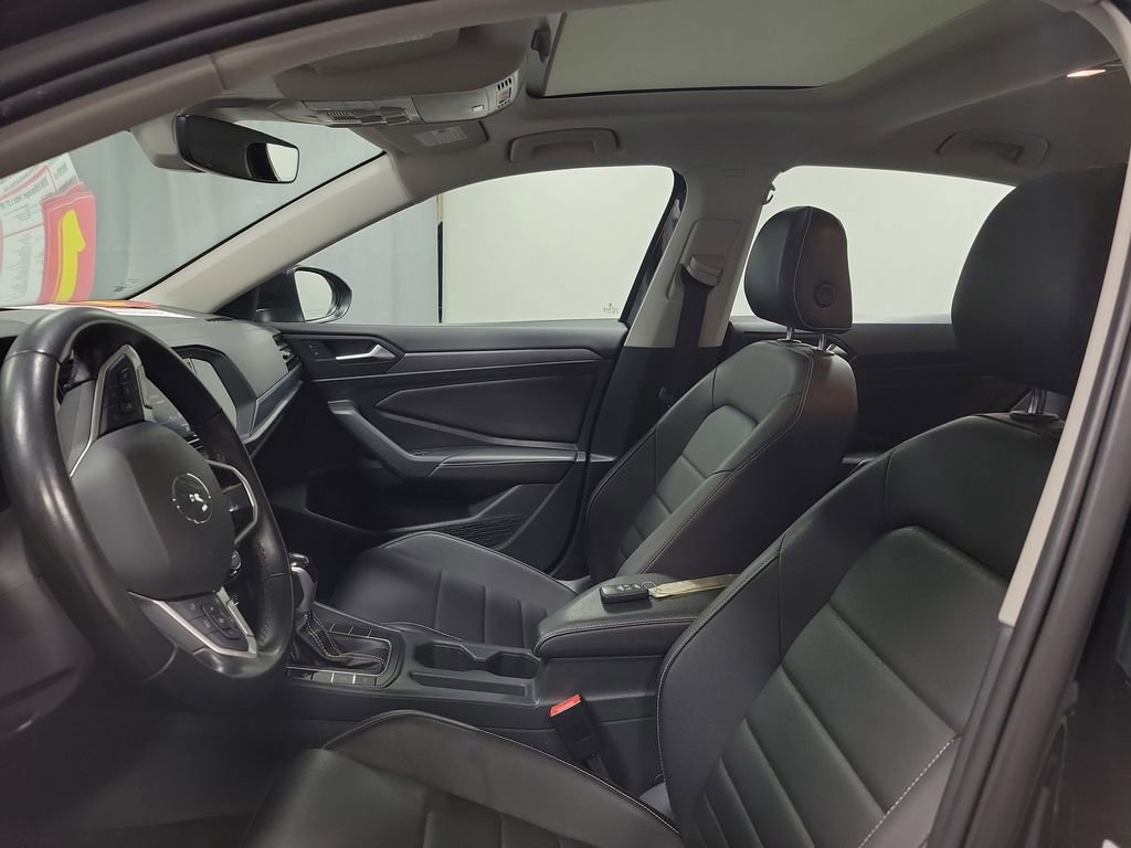 Used 2024 Volkswagen Jetta SE FWD image 12