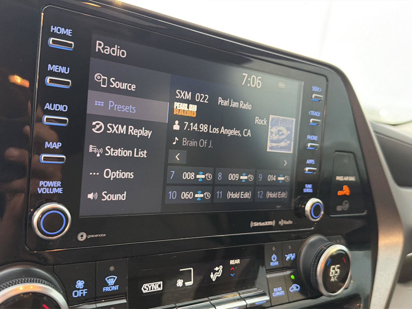 Certified 2021 Toyota Highlander XLE AWD/4WD image 24