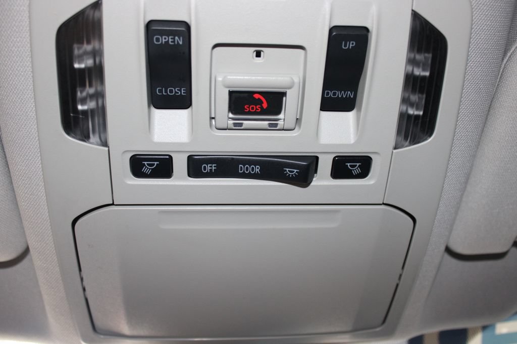 Used 2021 Toyota Highlander Limited AWD/4WD image 25