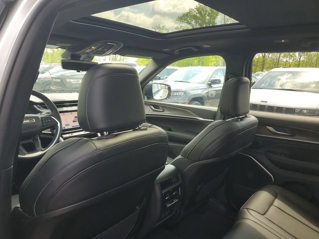 New 2026 Jeep Grand Cherokee Limited AWD/4WD image 11