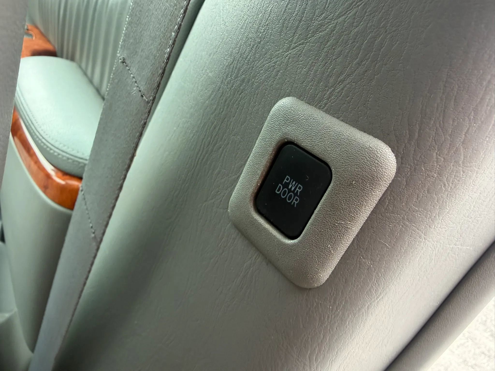 Used 2006 Toyota Sienna XLE Limited image 21