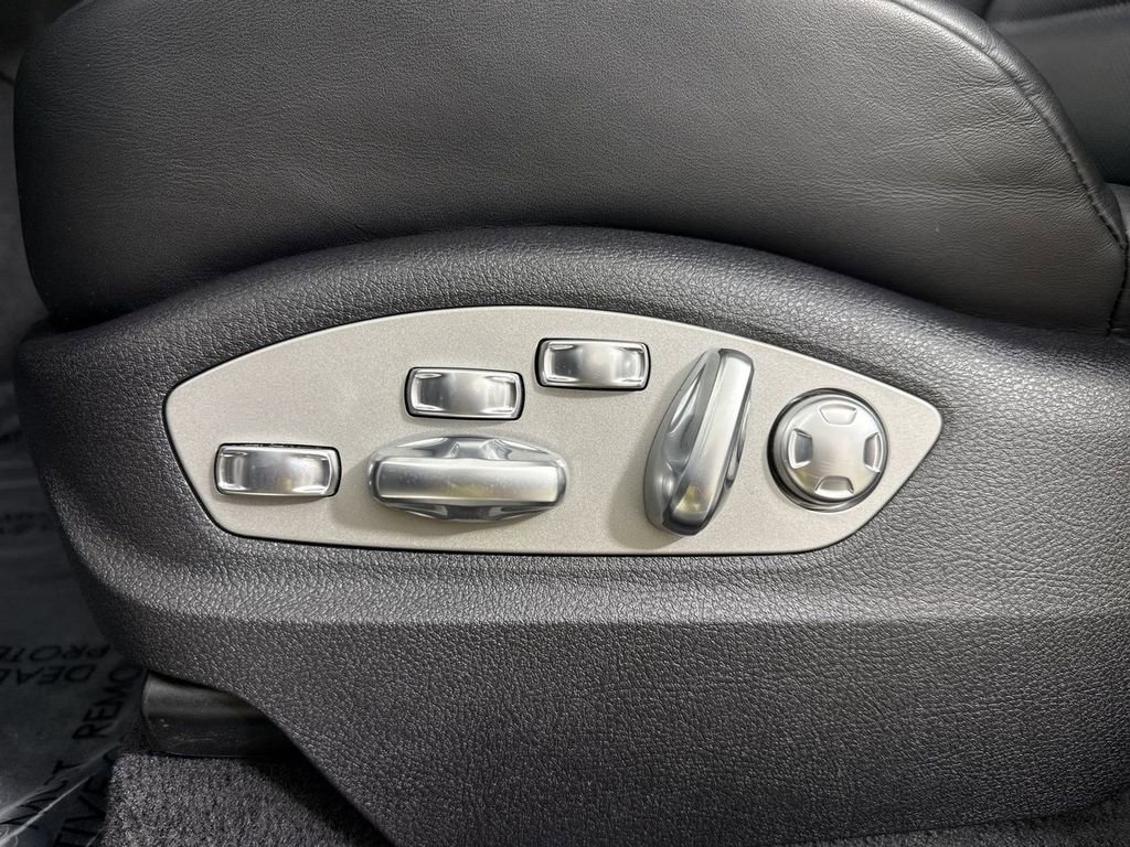 Certified 2025 Porsche Macan GTS AWD/4WD image 40