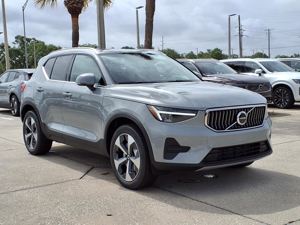 New 2025 Volvo XC40 B5 Core w/ Protection Package Premier