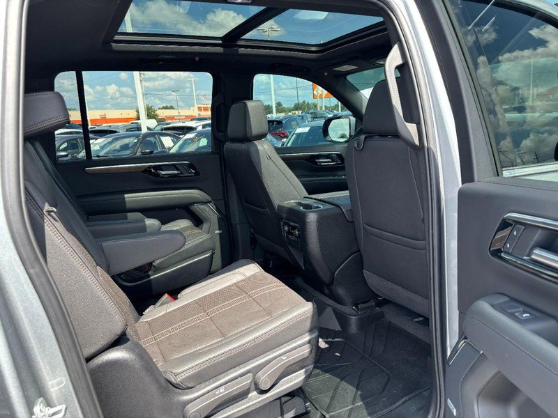 Used 2025 Chevrolet Suburban High Country w/ Sun And Tow Package AWD/4WD image 13