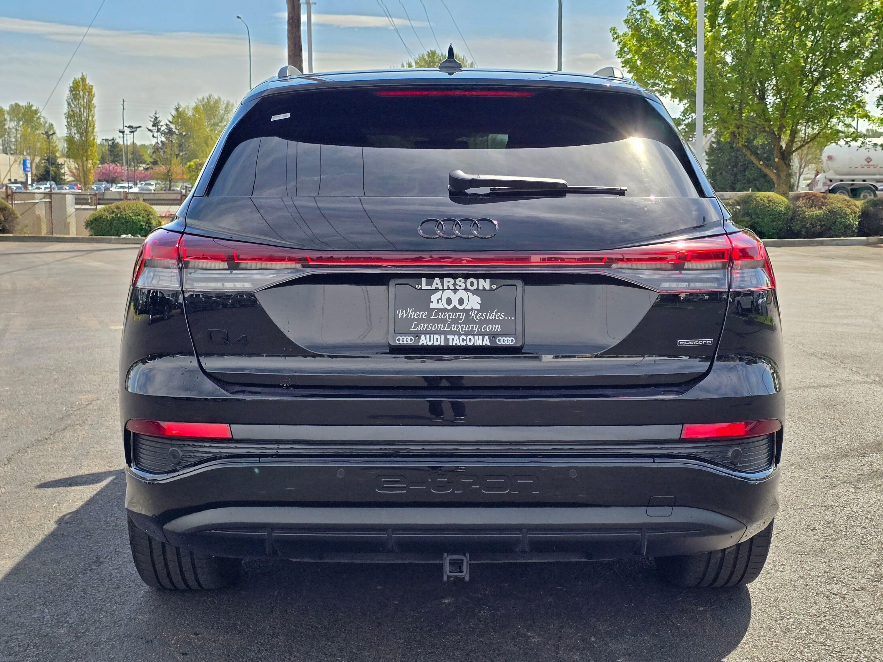 Used 2025 Audi Q4 e-tron Premium w/ Convenience Package AWD/4WD image 4