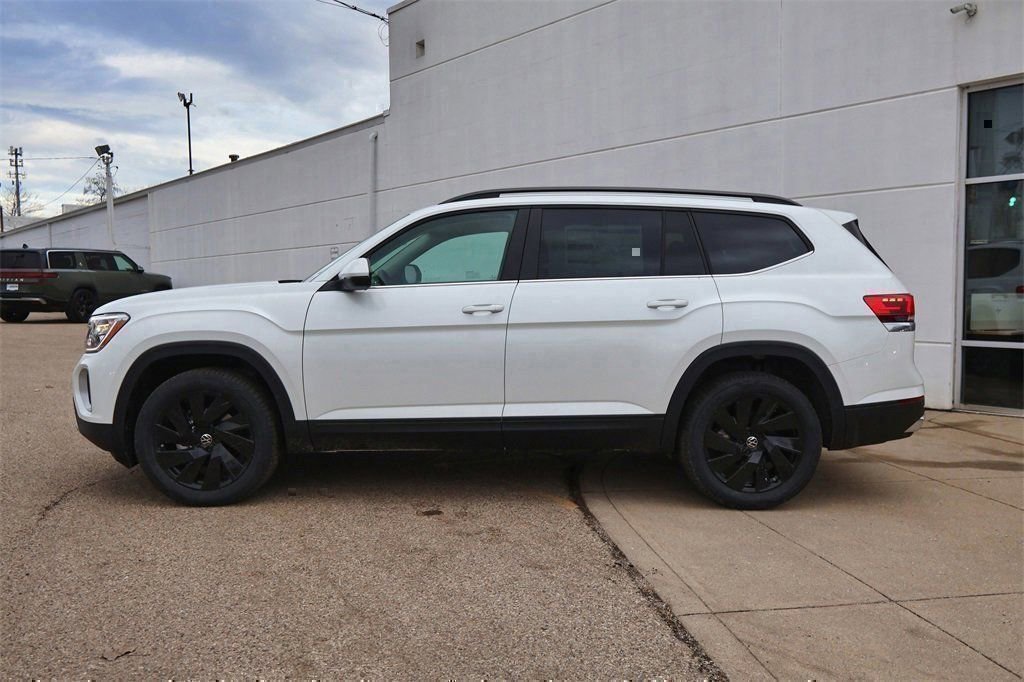 New 2026 Volkswagen Atlas SE image 2