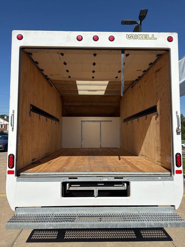 Used 2024 Ford E-450 and Econoline 450 Super Duty w/ Power Windows & Locks Group RWD image 6
