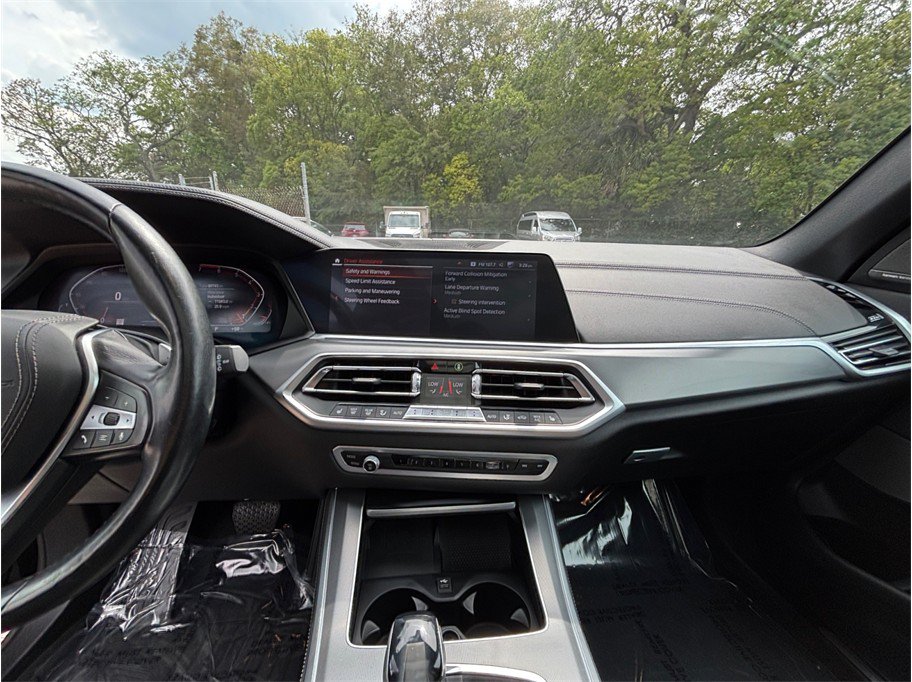 Used 2019 BMW X5 xDrive50i w/ Parking Assistance Package AWD/4WD image 11