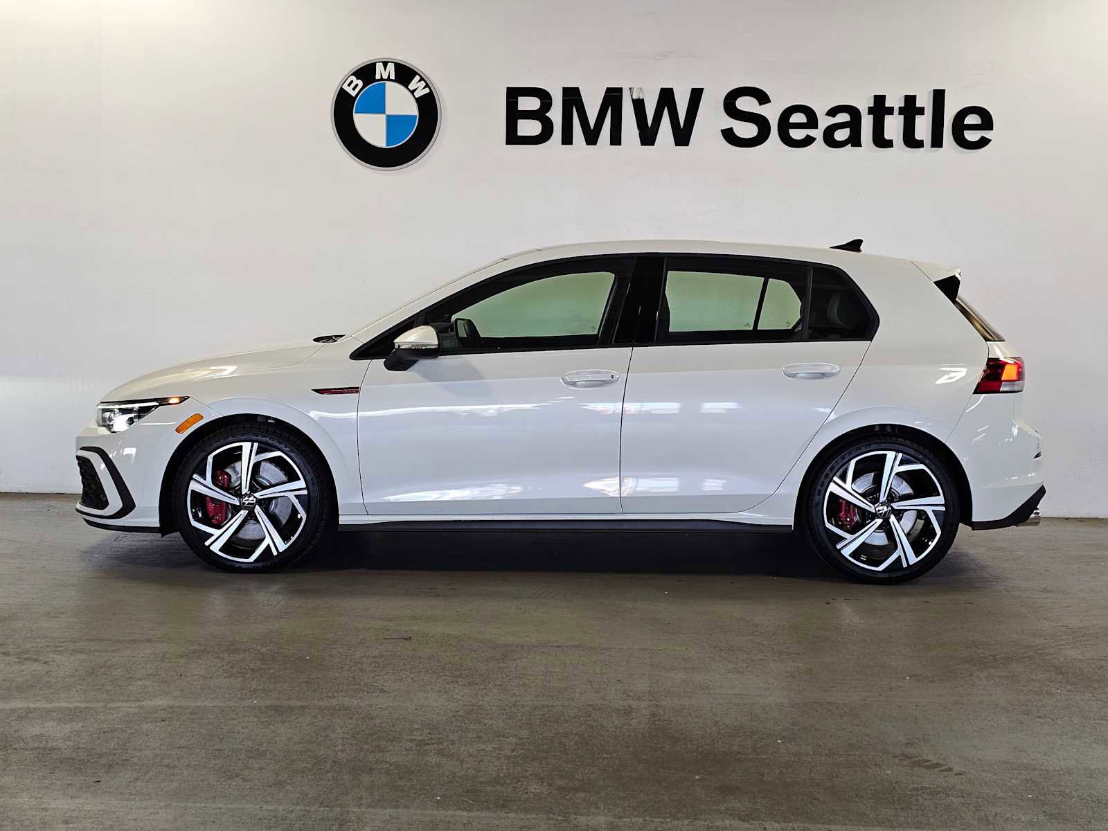Used 2024 Volkswagen GTI SE FWD image 3