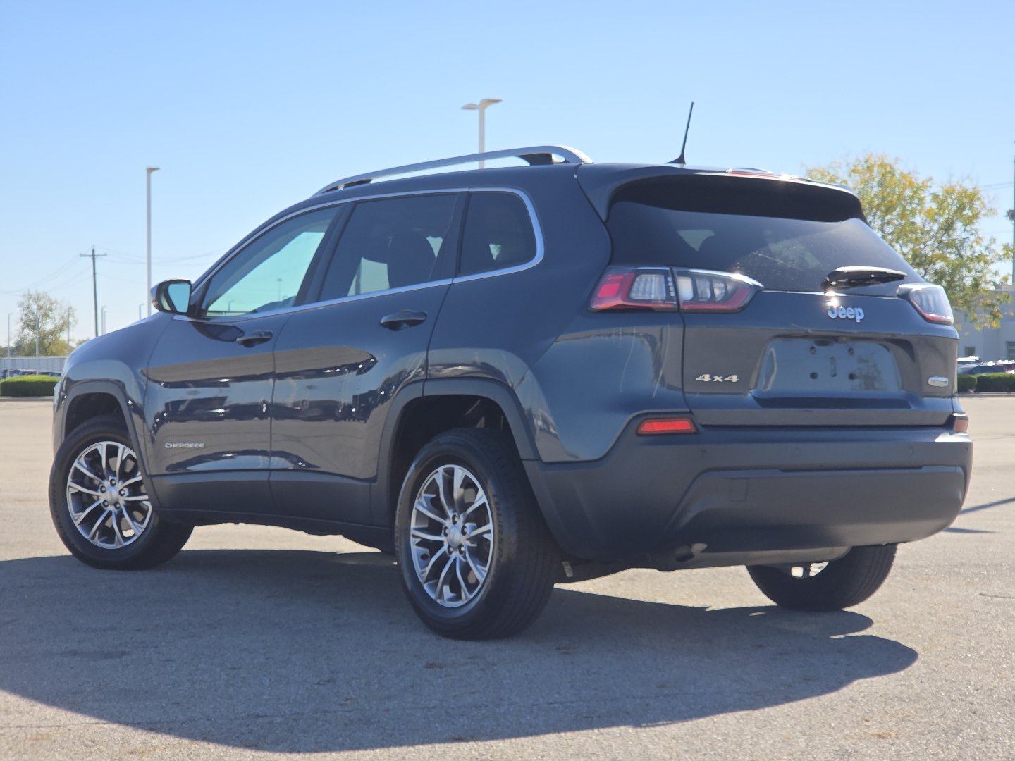 Used 2019 Jeep Cherokee Latitude Plus w/ Comfort/Convenience Group AWD/4WD image 15