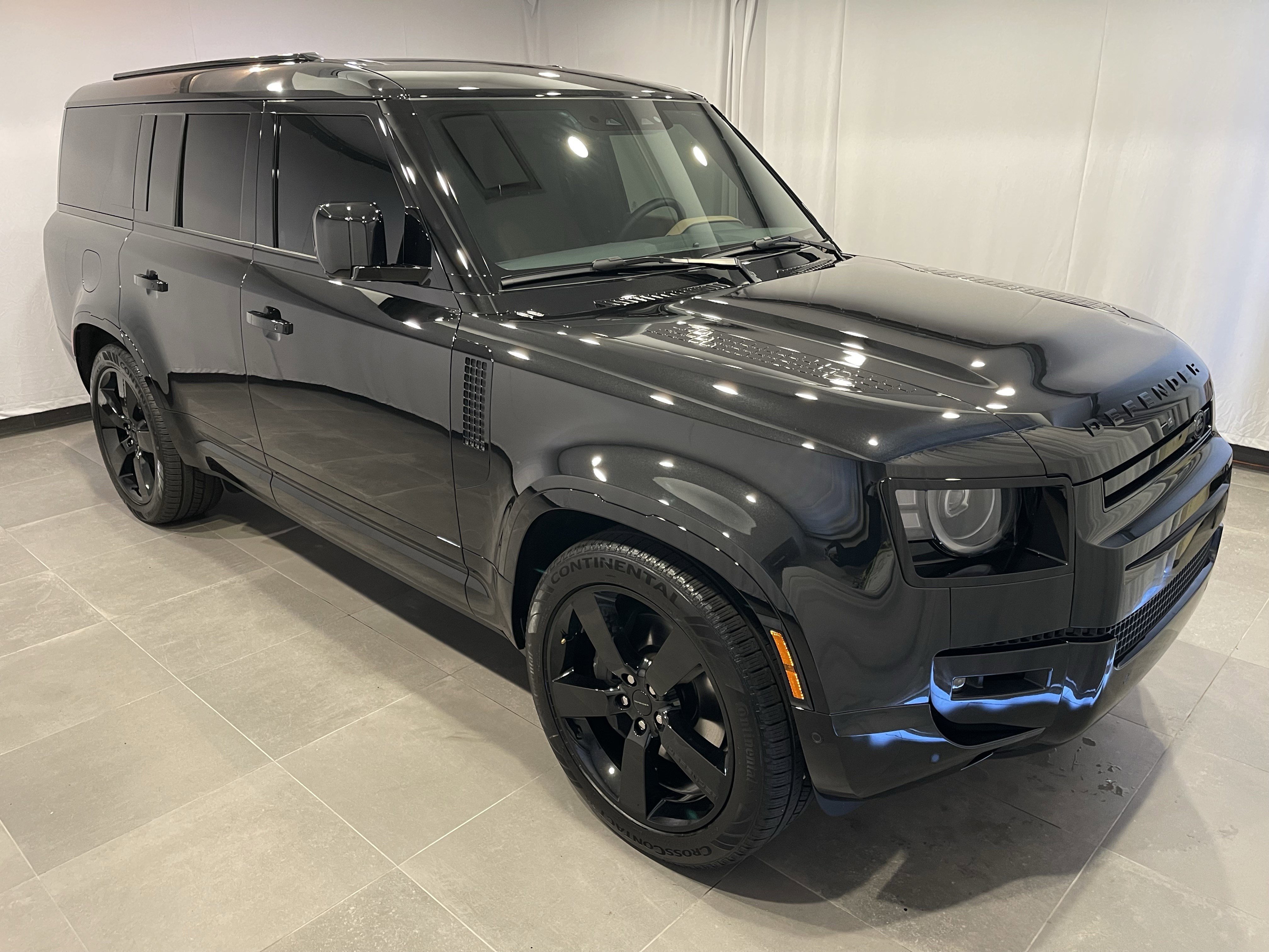 Used 2026 Land Rover Defender 130 X-Dynamic SE image 3