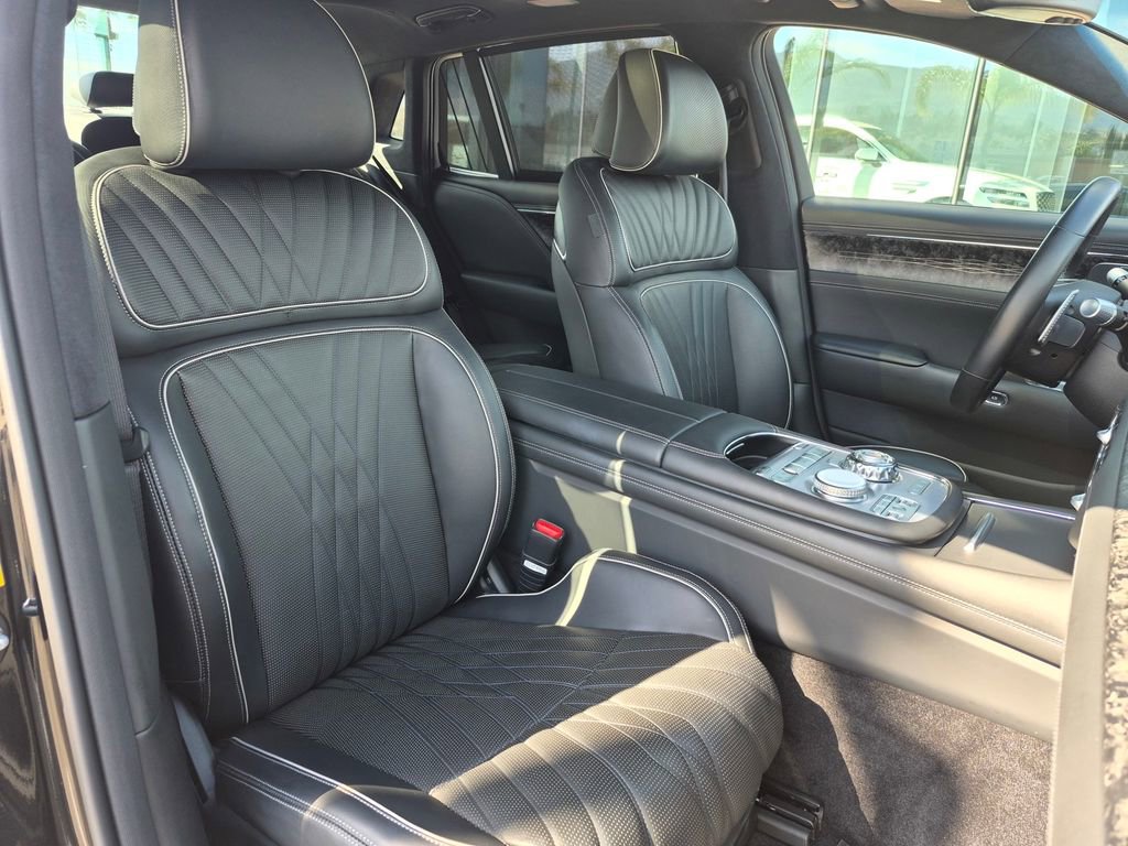 Used 2023 Genesis G90 3.5T image 40