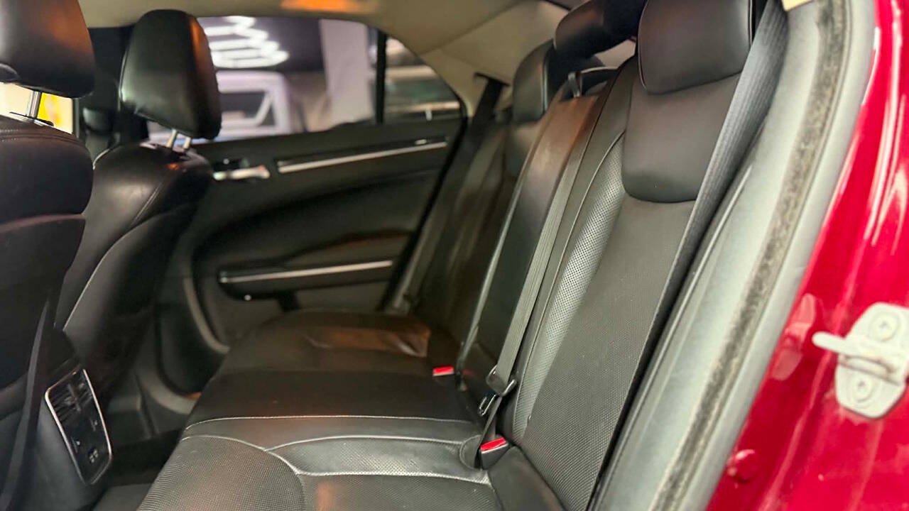 Used 2018 Chrysler 300 Limited RWD image 12
