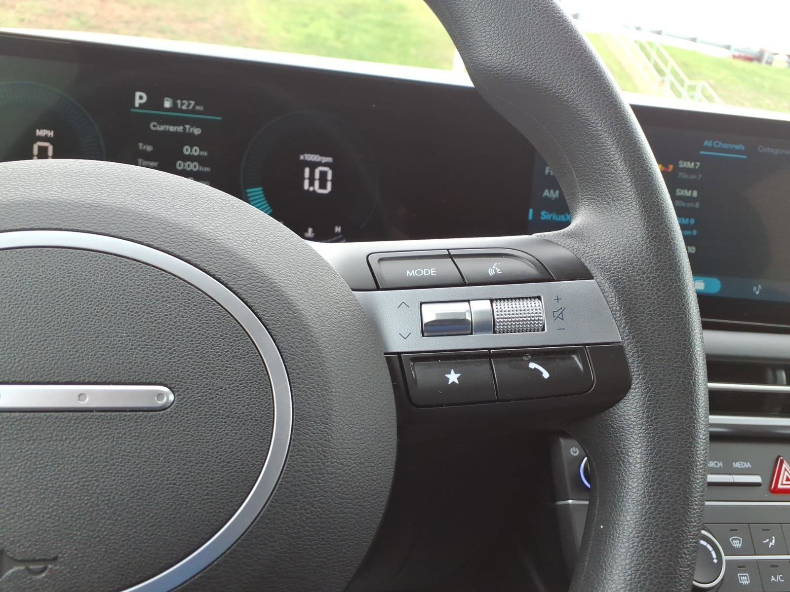 Certified 2025 Hyundai Tucson SE image 28