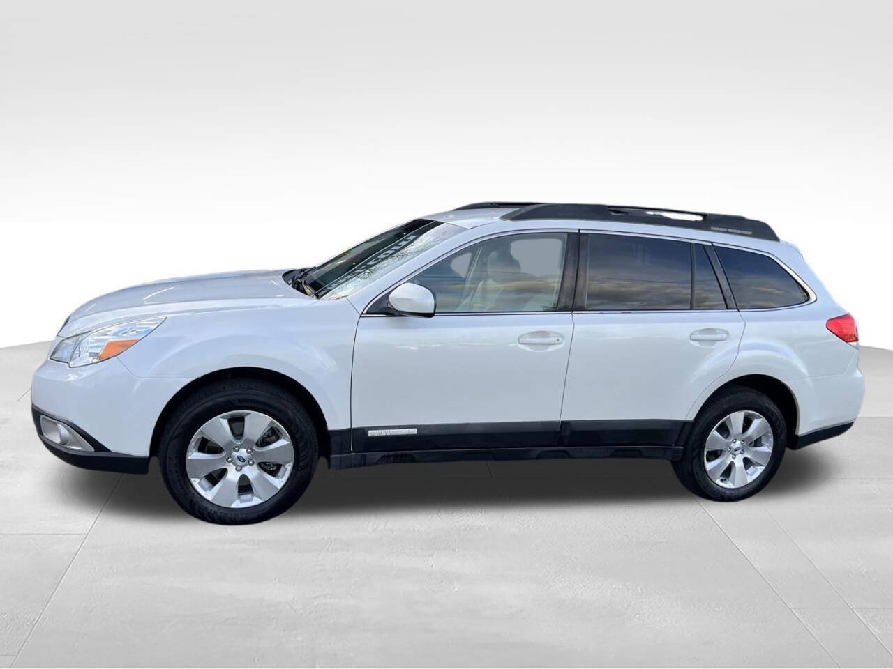 Used 2012 Subaru Outback 3.6R Limited AWD/4WD image 2