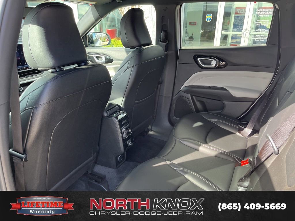 Used 2025 Jeep Compass Limited image 15