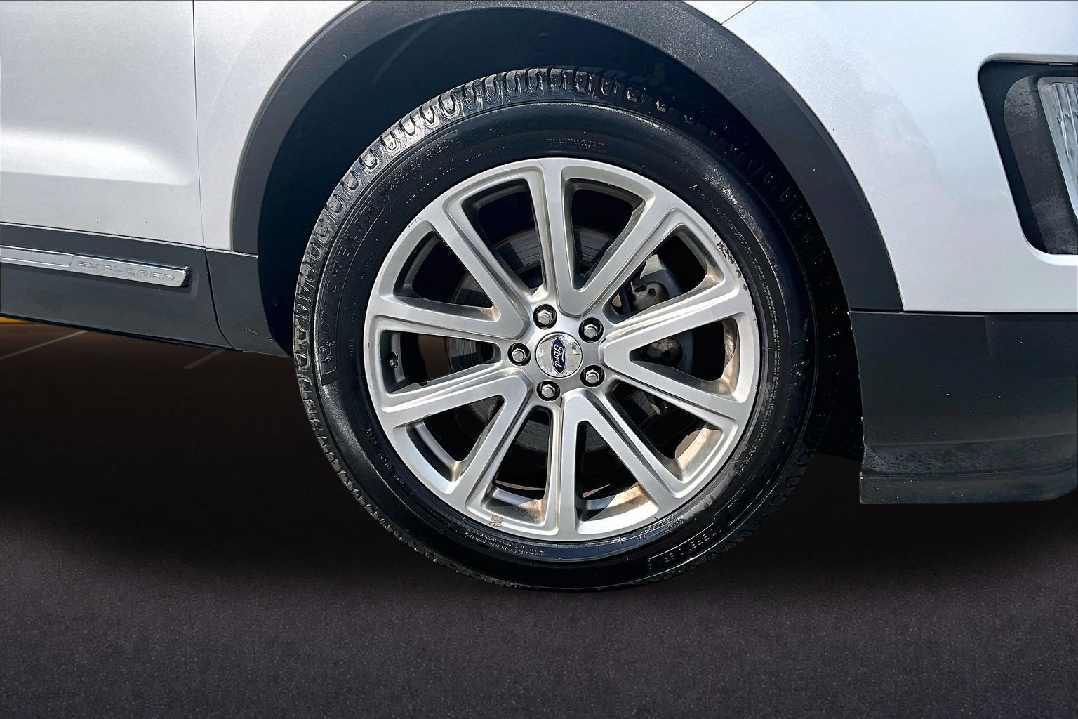 Used 2017 Ford Explorer Limited FWD image 9